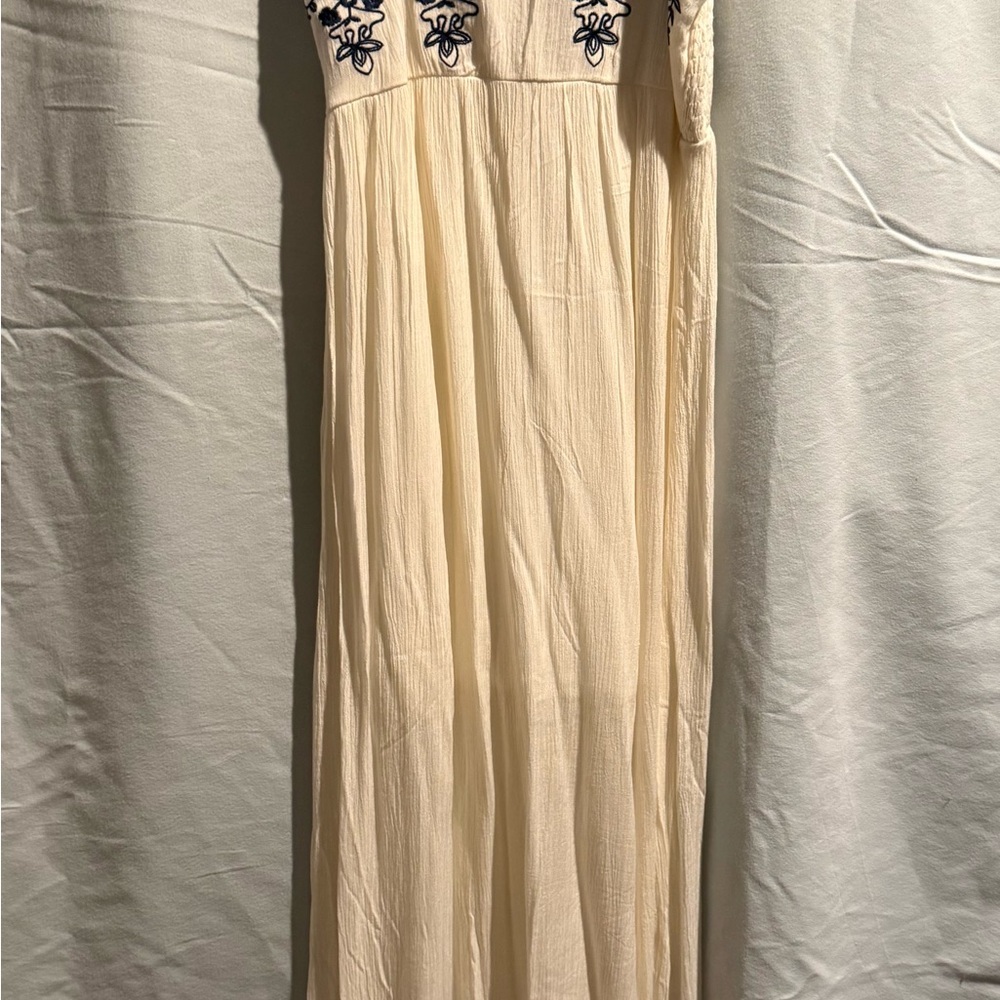 Chic‎ Cream and Black Embroidered Maxi Dress - Picture 5 of 7
